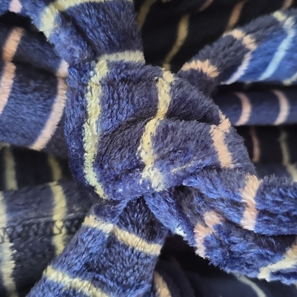 THEREABOUTS BLUE STRIPED TODDLER BOYS OR GIRLS HOODED ROBE SIZE XS 6/6X - Picture 4 of 12